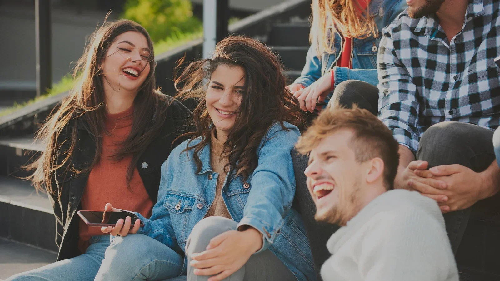 Branding sensorial: como marcas de luxo usam os 5 sentidos para criar experiências inesquecíveis