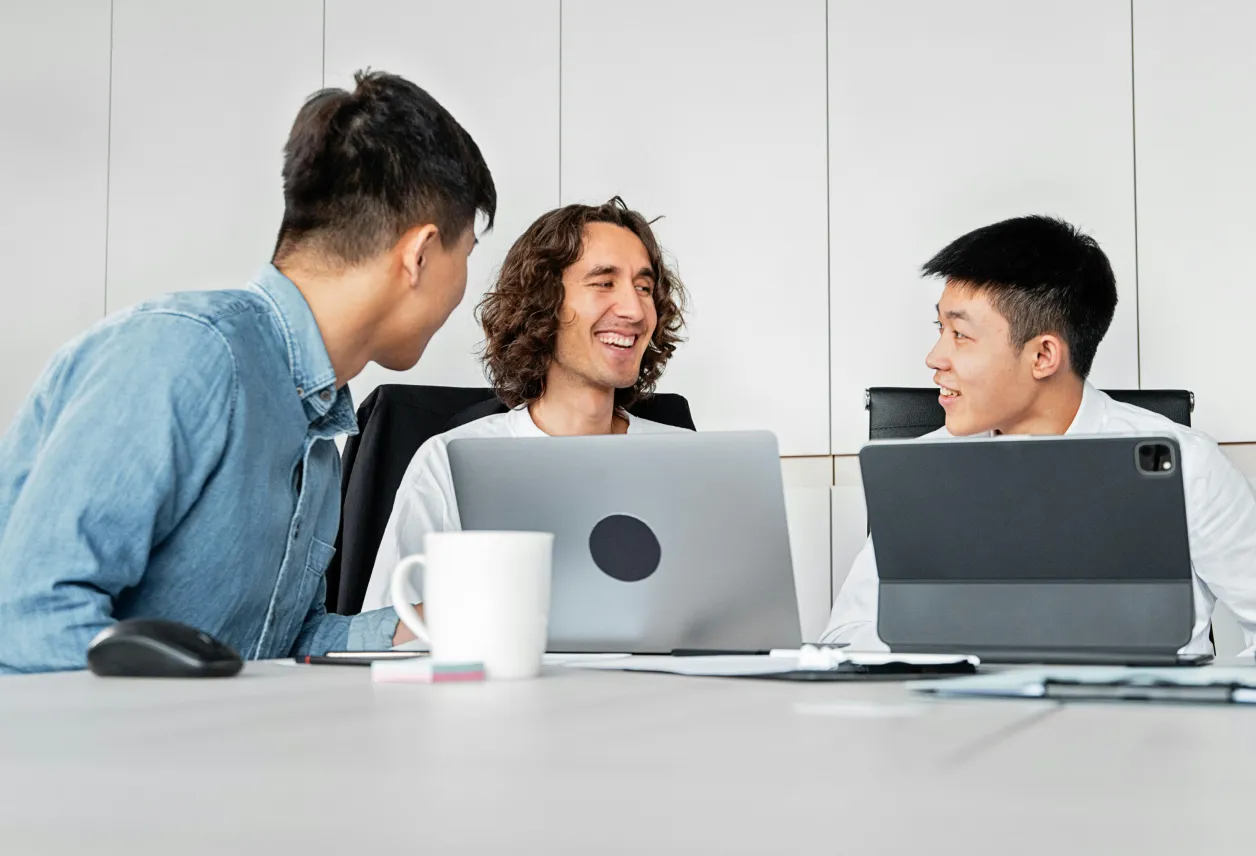 Equipe definindo prioridades e arquitetura RevOps com dados reais