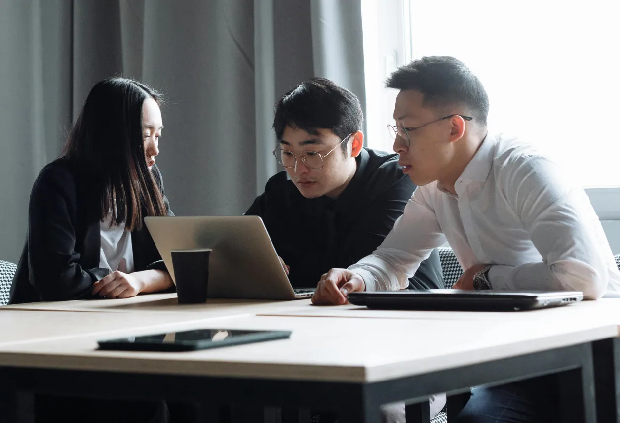 Validação de resultados com testes A/B e análise de métricas